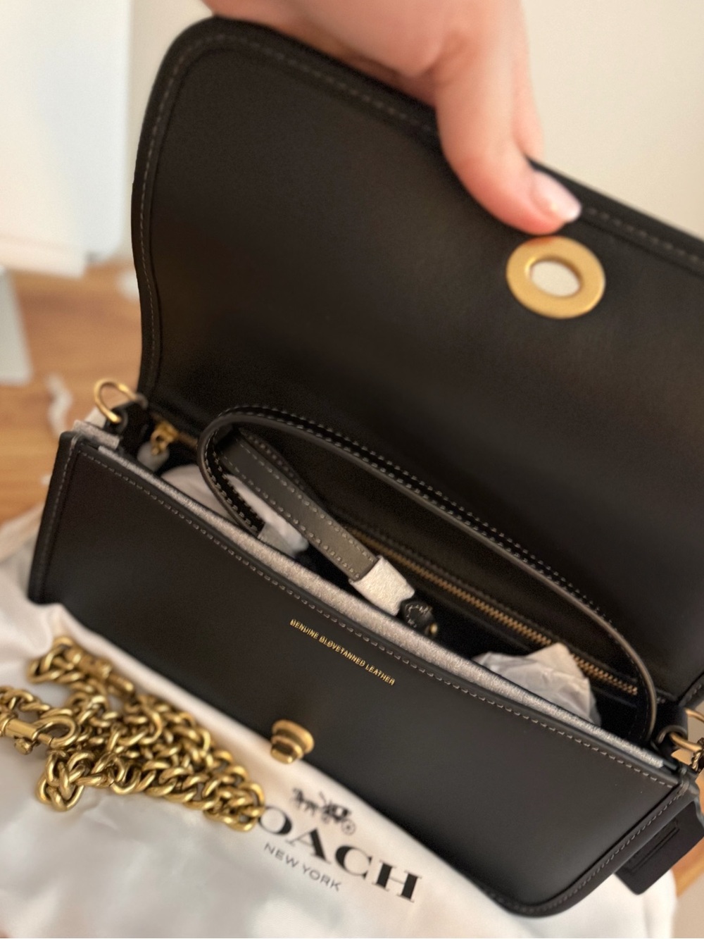 NWT The Coach Originals Dinky 1974
Gold Chain Shoulder Bag Black - Picture 4 of 5